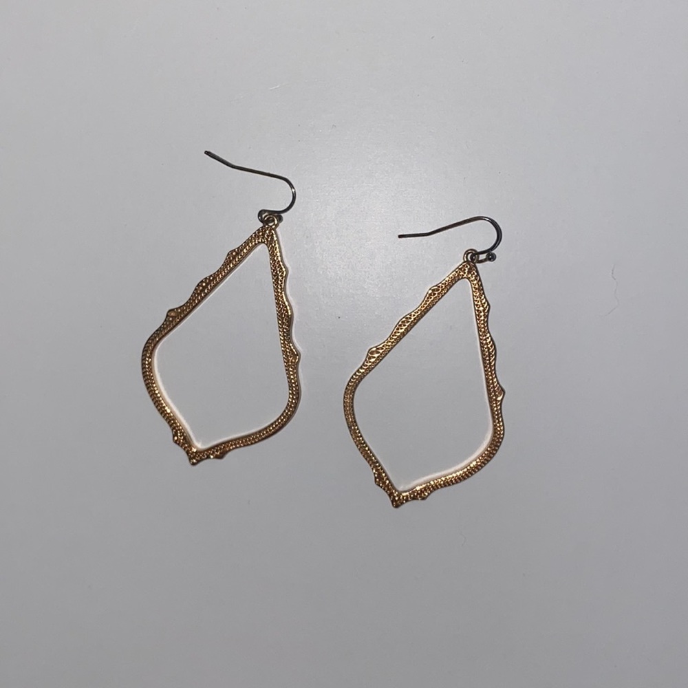 Kendra Scott Sophee Drop Earrings in Gold